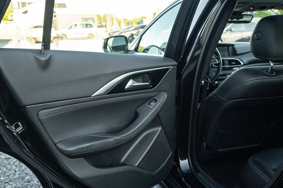 Продам Infiniti QX30 Base 2016 года в Черновцах