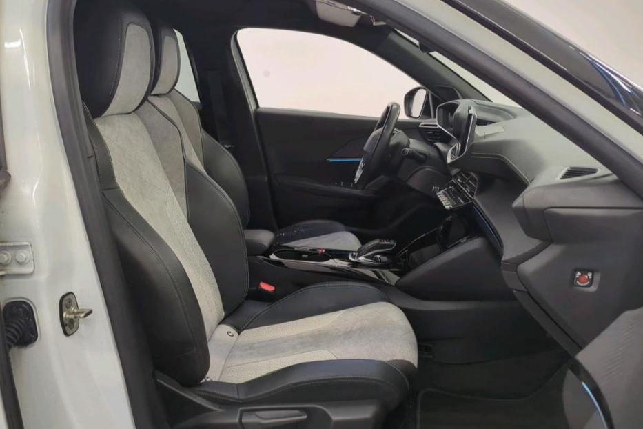 Продам Peugeot 2008 GT EV 50 KW авто в дорозі  2020 года в Львове