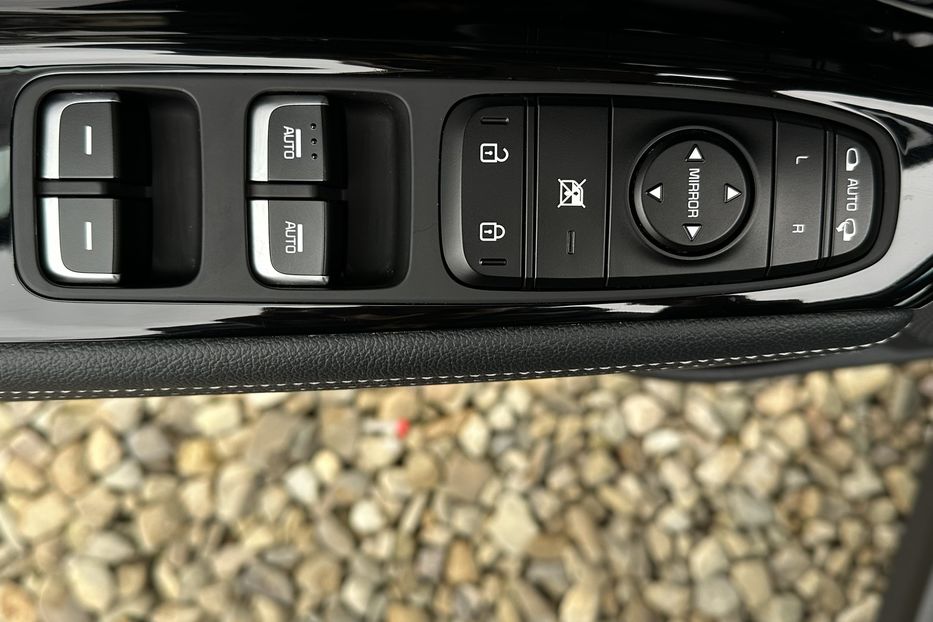 Продам Kia Niro 64 кВт Макс. комплектація 2020 года в Львове