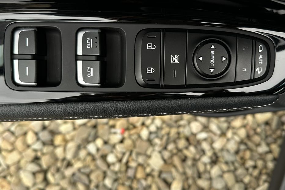 Продам Kia Niro 64 кВт Макс. комплектація 2020 года в Львове