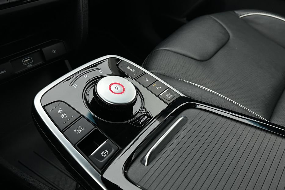 Продам Kia Niro 64 кВт Макс. комплектація 2020 года в Львове