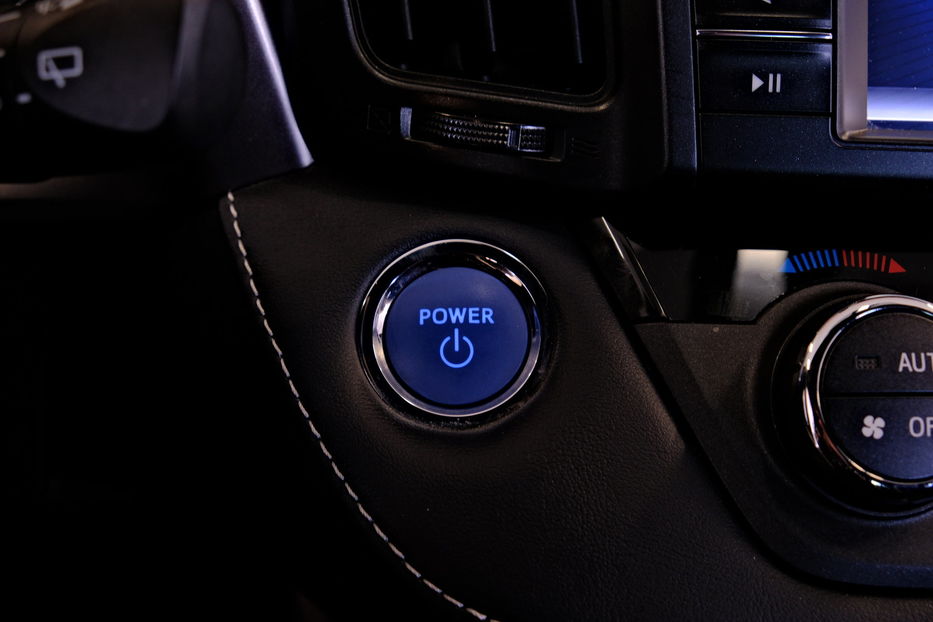 Продам Toyota Rav 4 Hybrid 2017 года в Одессе