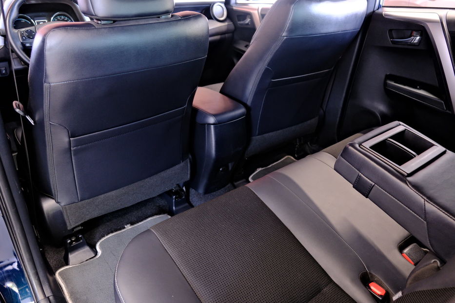 Продам Toyota Rav 4 Hybrid 2017 года в Одессе