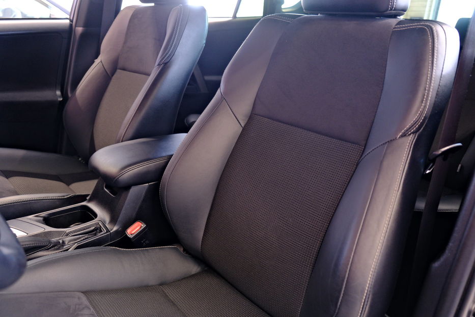 Продам Toyota Rav 4 Hybrid 2017 года в Одессе