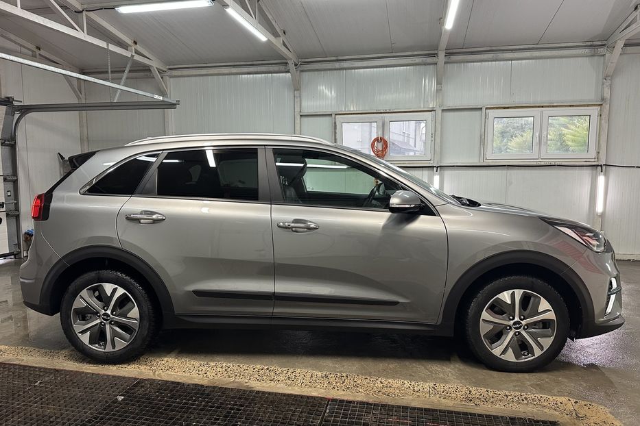 Продам Kia Niro Kia Niro 64 кВт Макс. комплект 2022 года в Львове