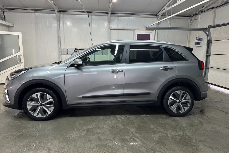 Продам Kia Niro Kia Niro 64 кВт Макс. комплект 2022 года в Львове