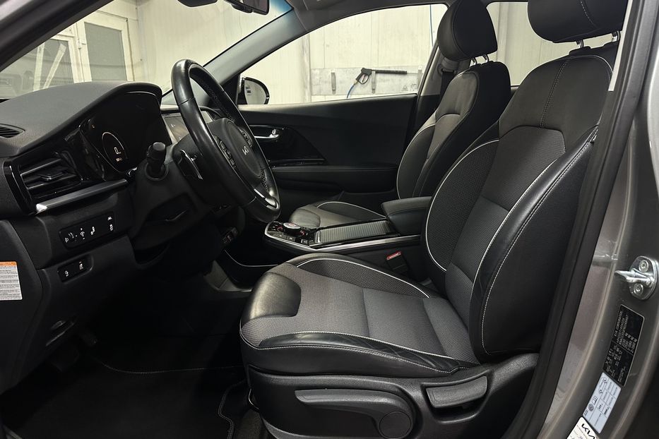 Продам Kia Niro Kia Niro 64 кВт Макс. комплект 2022 года в Львове