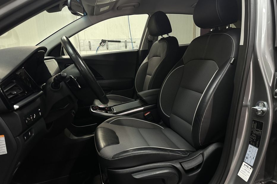 Продам Kia Niro Kia Niro 64 кВт Макс. комплект 2022 года в Львове