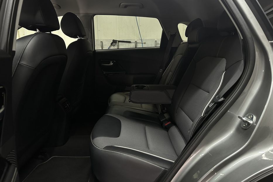 Продам Kia Niro Kia Niro 64 кВт Макс. комплект 2022 года в Львове