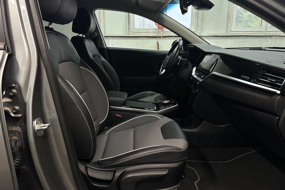 Продам Kia Niro Kia Niro 64 кВт Макс. комплект 2022 года в Львове