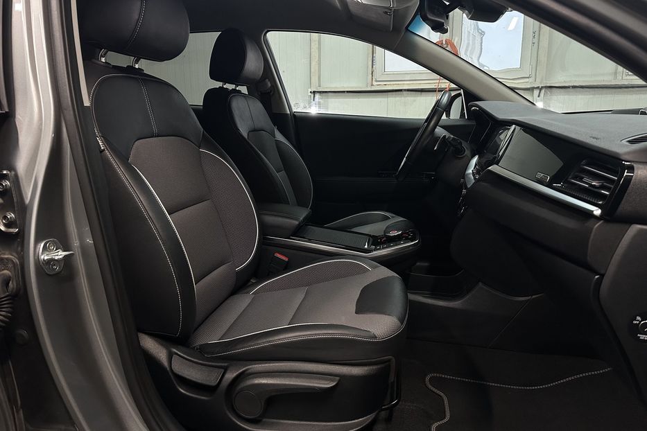 Продам Kia Niro Kia Niro 64 кВт Макс. комплект 2022 года в Львове