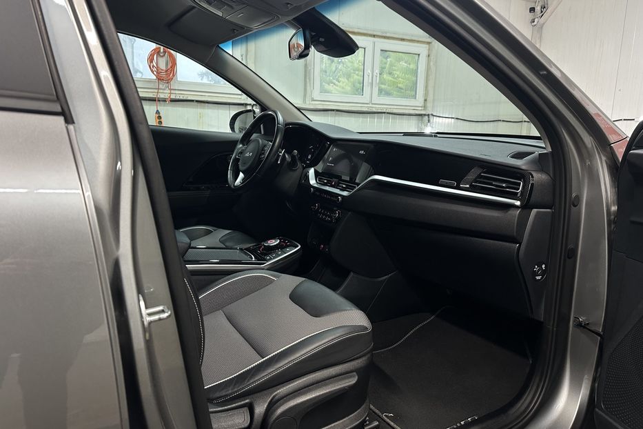 Продам Kia Niro Kia Niro 64 кВт Макс. комплект 2022 года в Львове