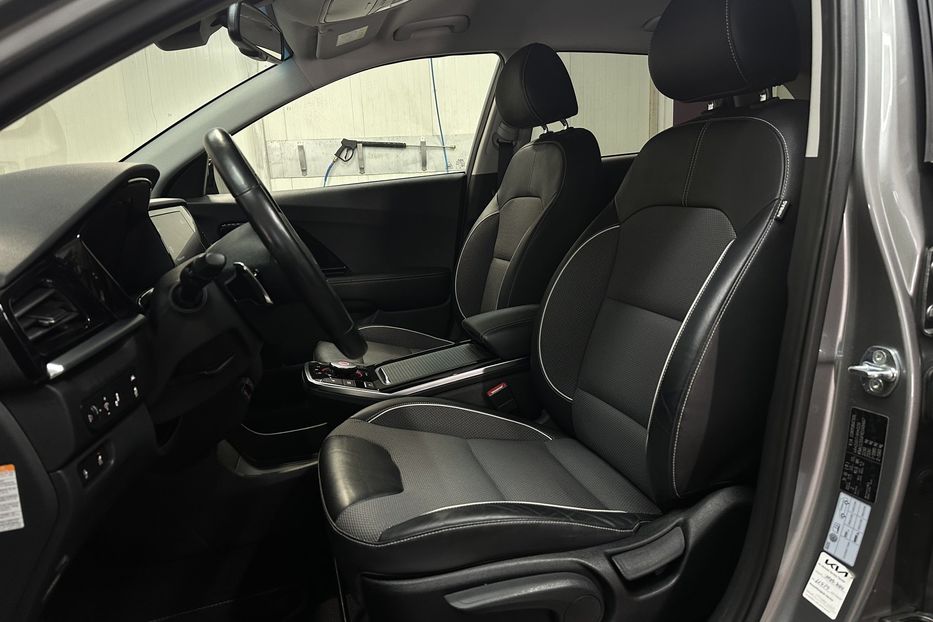 Продам Kia Niro Kia Niro 64 кВт Макс. комплект 2022 года в Львове