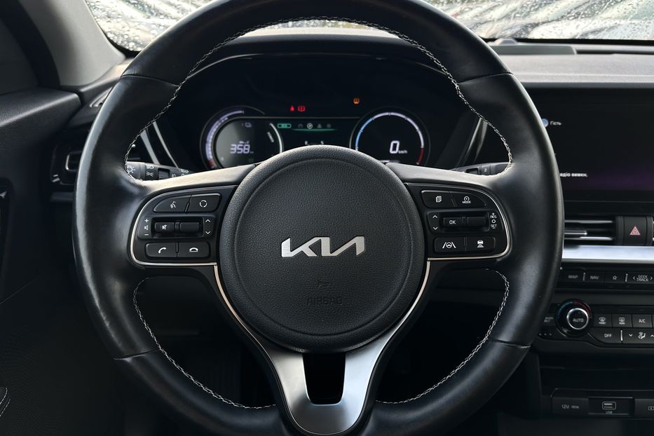 Продам Kia Niro Kia Niro 64 кВт Макс. комплект 2022 года в Львове