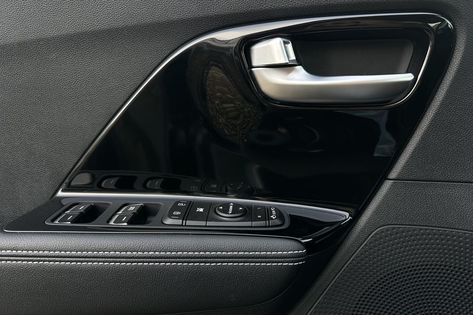 Продам Kia Niro Kia Niro 64 кВт Макс. комплект 2022 года в Львове