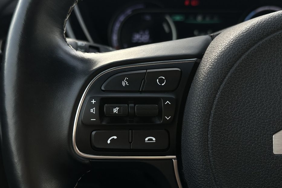Продам Kia Niro Kia Niro 64 кВт Макс. комплект 2022 года в Львове