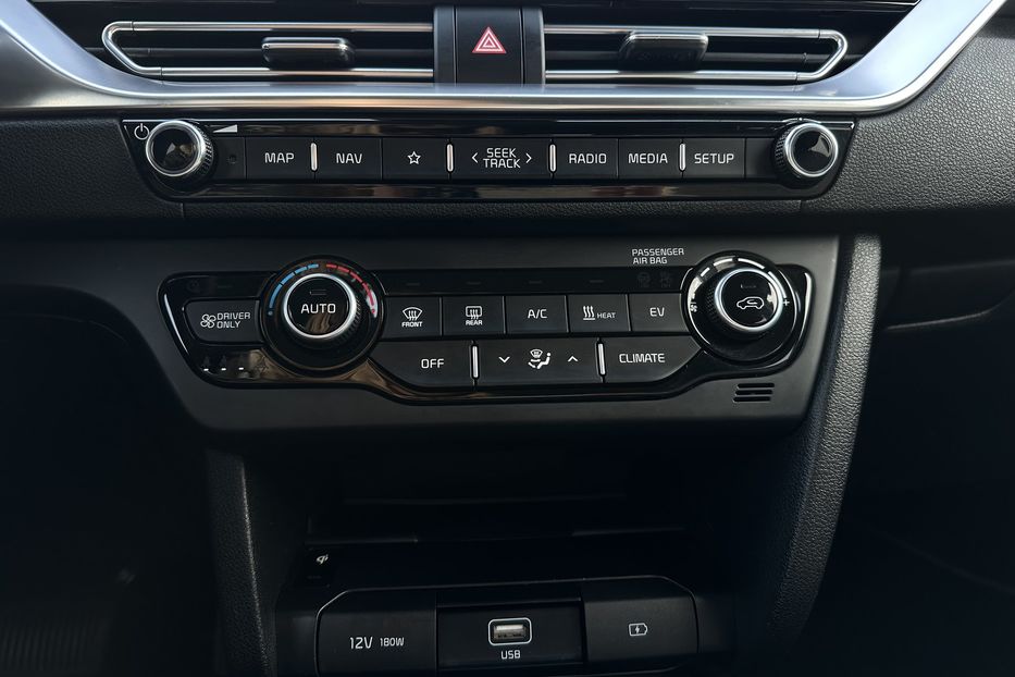 Продам Kia Niro Kia Niro 64 кВт Макс. комплект 2022 года в Львове