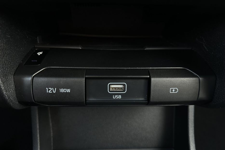 Продам Kia Niro Kia Niro 64 кВт Макс. комплект 2022 года в Львове