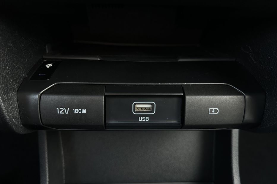 Продам Kia Niro Kia Niro 64 кВт Макс. комплект 2022 года в Львове