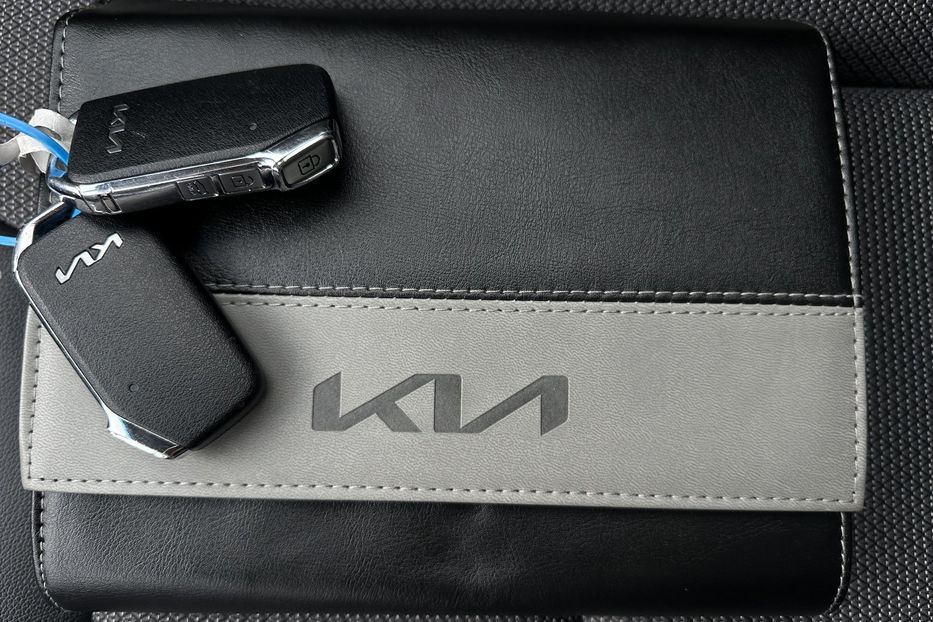 Продам Kia Niro Kia Niro 64 кВт Макс. комплект 2022 года в Львове
