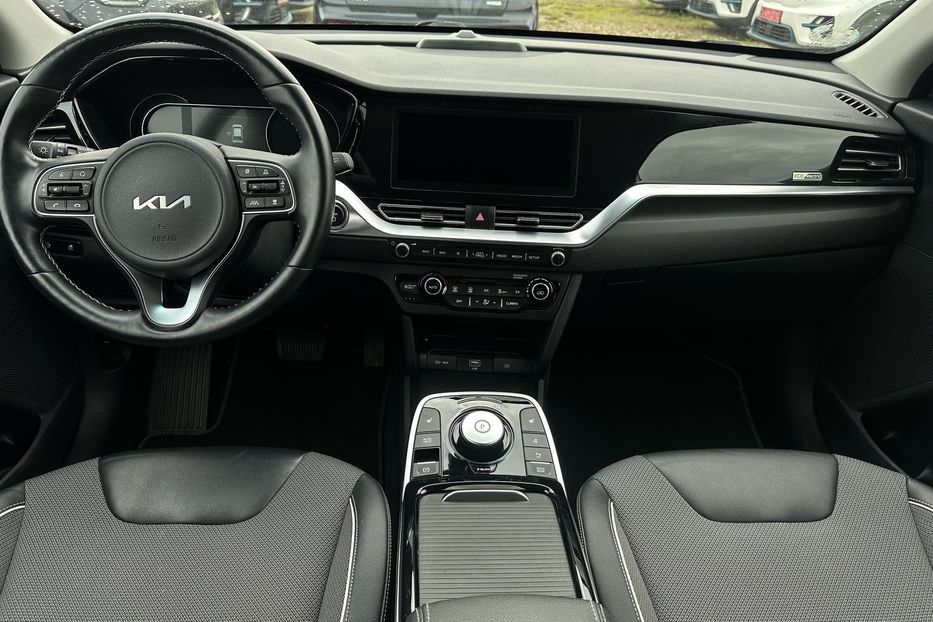 Продам Kia Niro Kia Niro 64 кВт Макс. комплект 2022 года в Львове