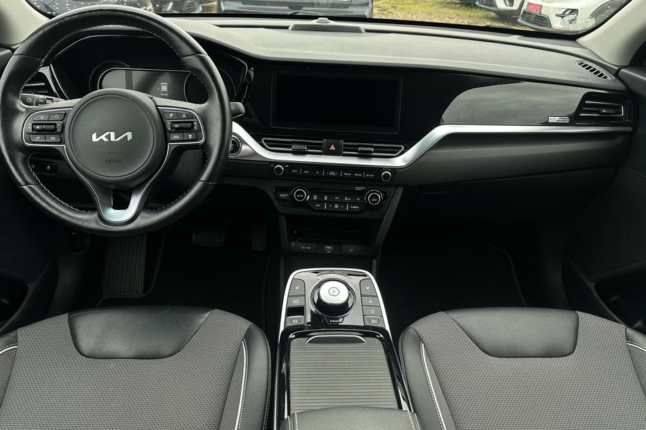 Продам Kia Niro Kia Niro 64 кВт Макс. комплект 2022 года в Львове