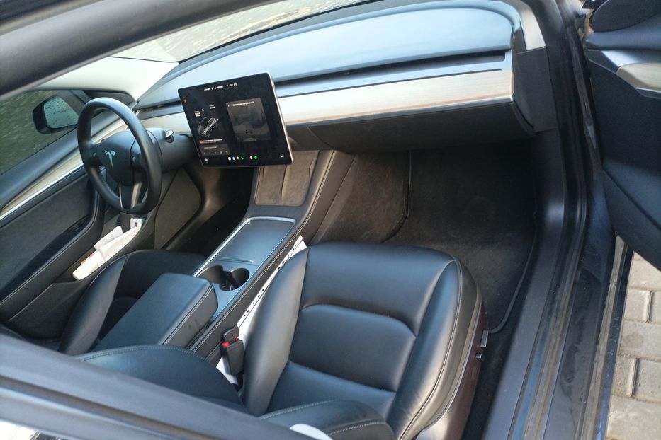 Продам Tesla Model 3 максимал 2021 года в Одессе