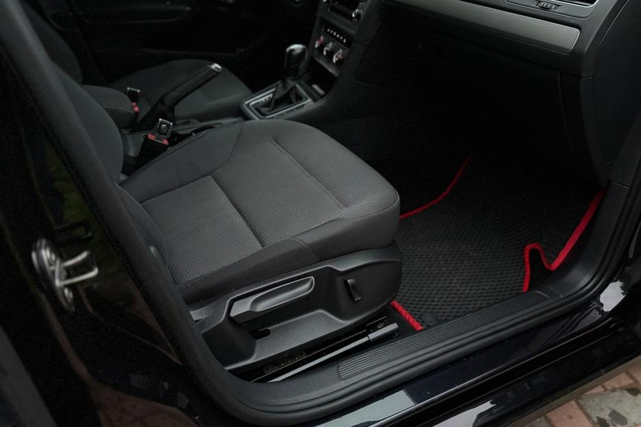 Продам Volkswagen Golf VII 2015 года в Черновцах