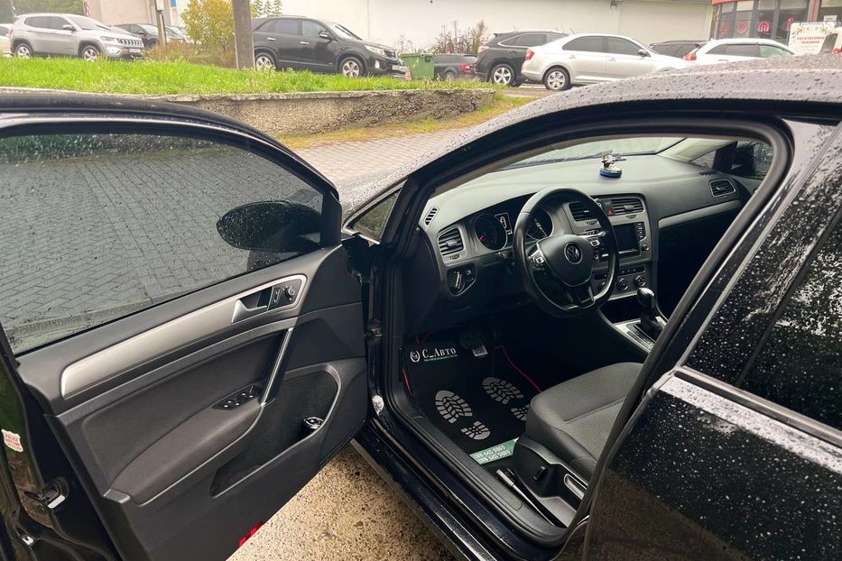 Продам Volkswagen Golf VII 2015 года в Черновцах