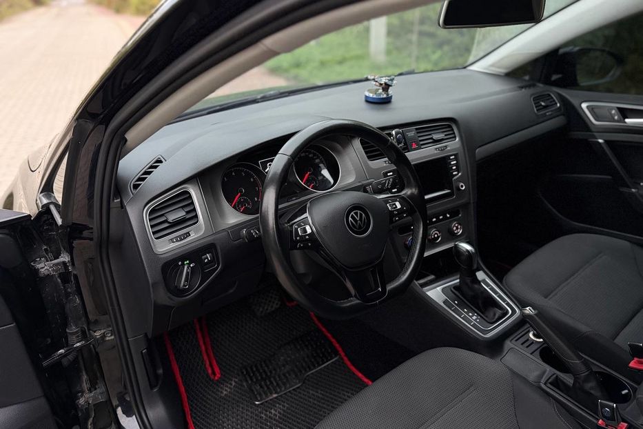 Продам Volkswagen Golf VII 2015 года в Черновцах