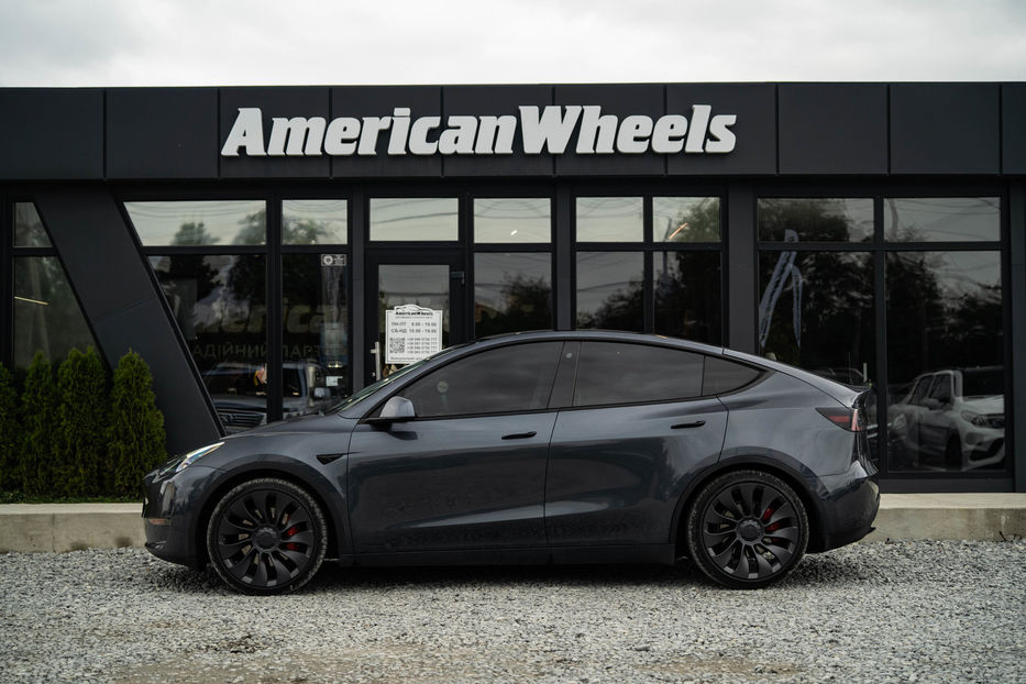 Продам Tesla Model Y Performance 2021 года в Черновцах