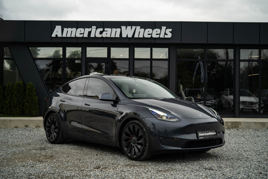 Продам Tesla Model Y Performance 2021 года в Черновцах