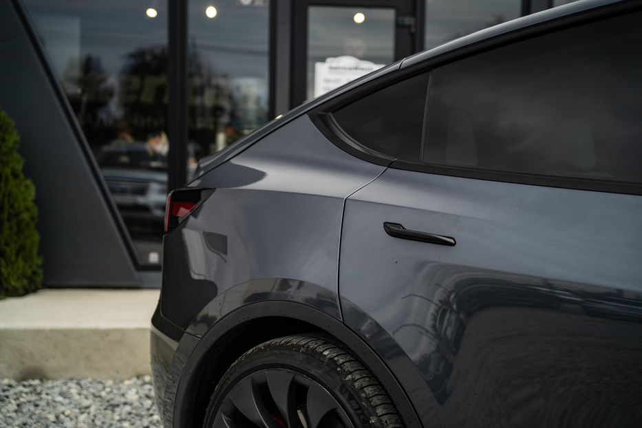 Продам Tesla Model Y Performance 2021 года в Черновцах