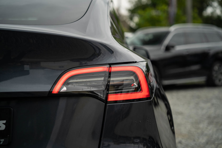 Продам Tesla Model Y Performance 2021 года в Черновцах