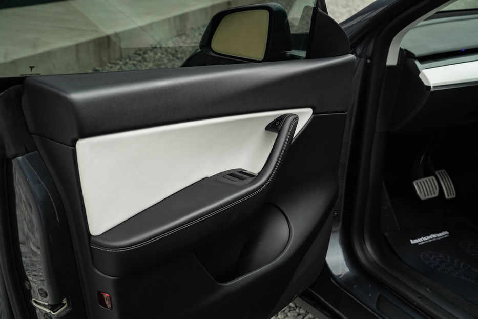 Продам Tesla Model Y Performance 2021 года в Черновцах