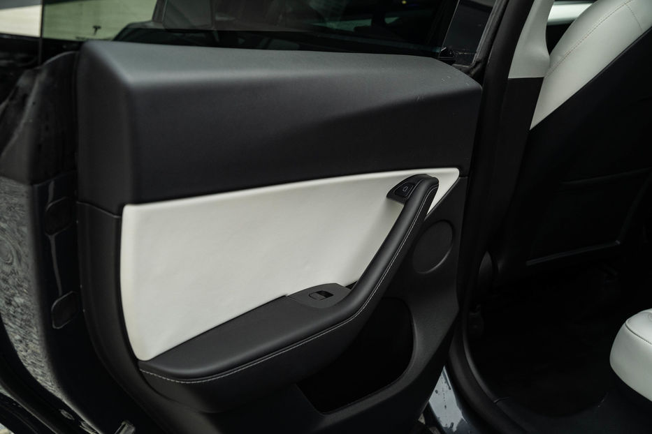 Продам Tesla Model Y Performance 2021 года в Черновцах