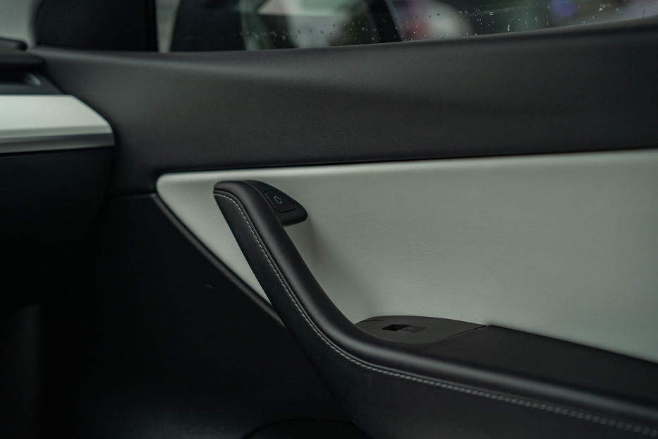 Продам Tesla Model Y Performance 2021 года в Черновцах