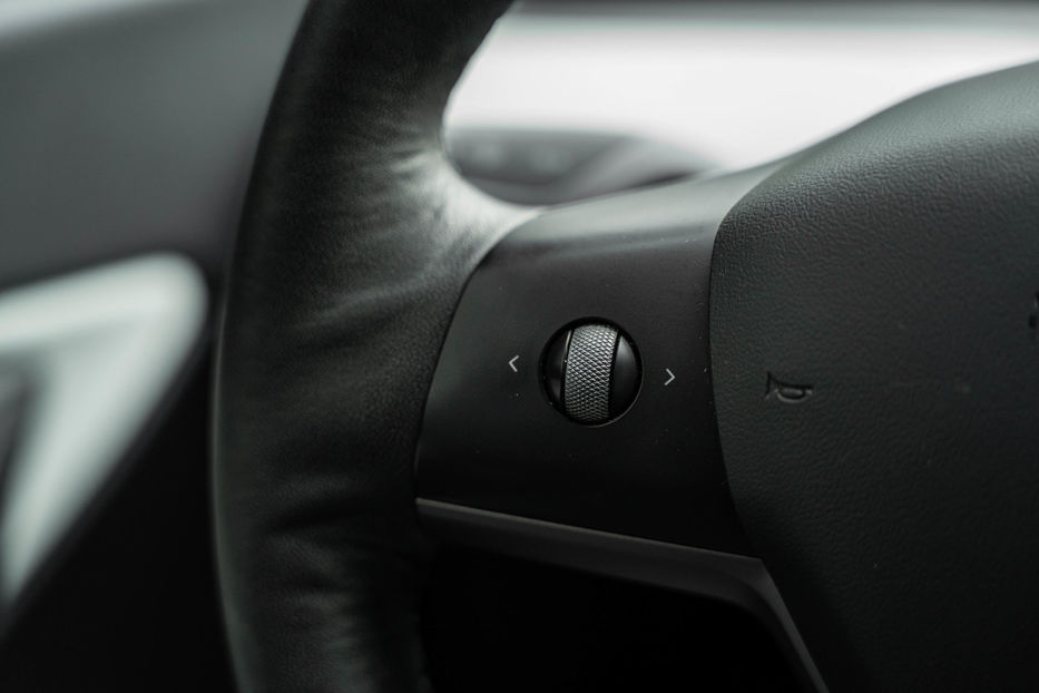 Продам Tesla Model Y Performance 2021 года в Черновцах