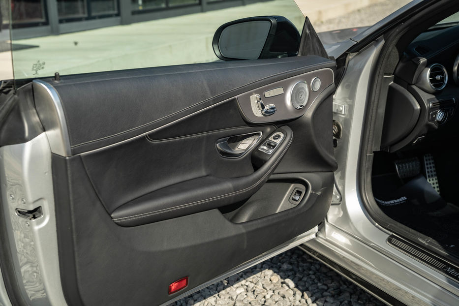 Продам Mercedes-Benz C-Class 300 2016 года в Черновцах