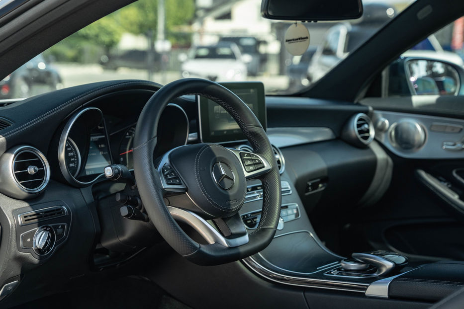 Продам Mercedes-Benz C-Class 300 2016 года в Черновцах