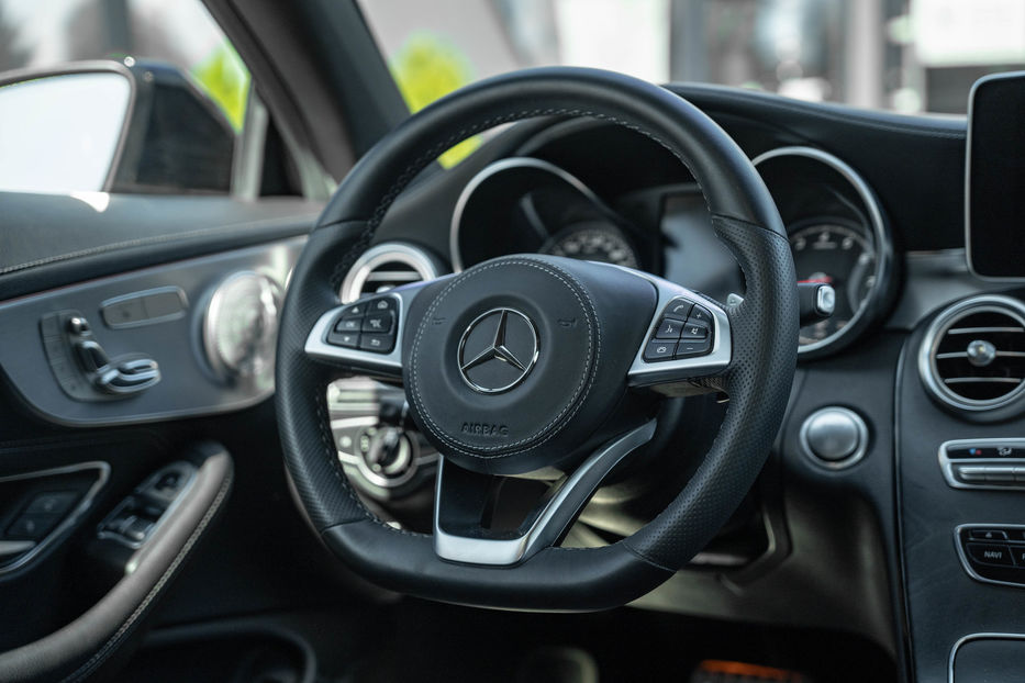 Продам Mercedes-Benz C-Class 300 2016 года в Черновцах