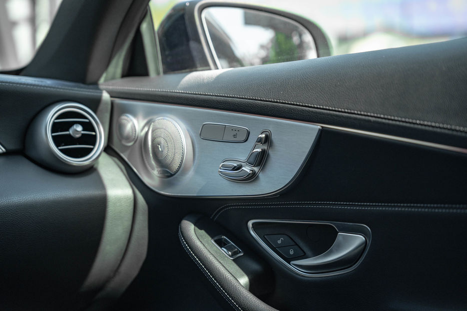 Продам Mercedes-Benz C-Class 300 2016 года в Черновцах