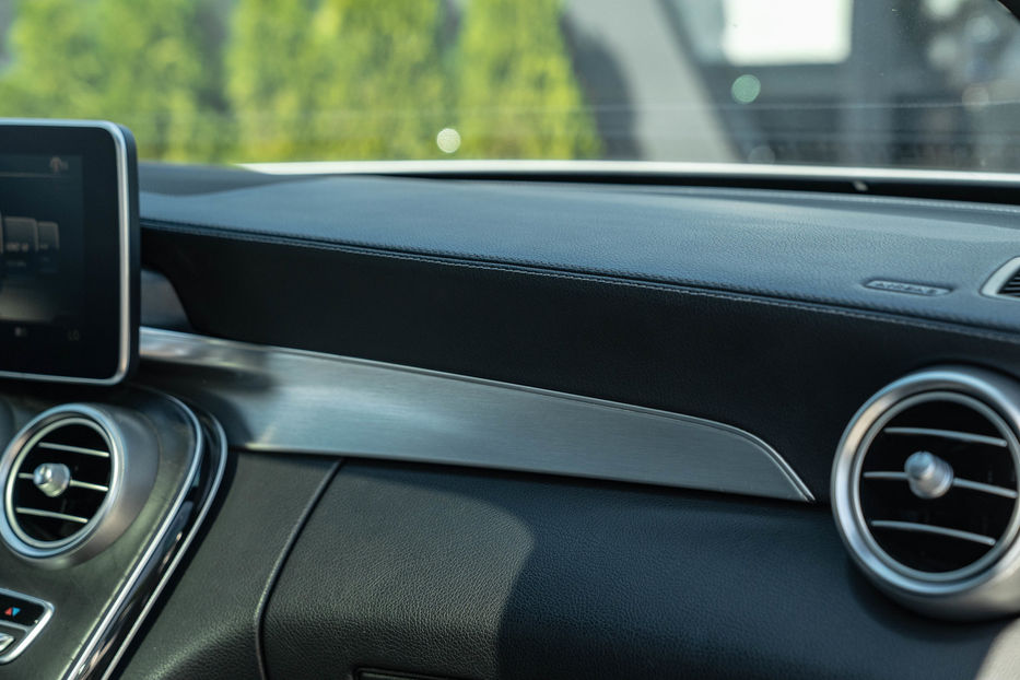 Продам Mercedes-Benz C-Class 300 2016 года в Черновцах