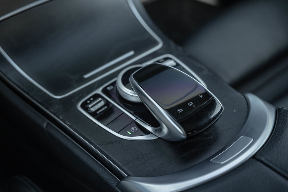 Продам Mercedes-Benz C-Class 300 2016 года в Черновцах