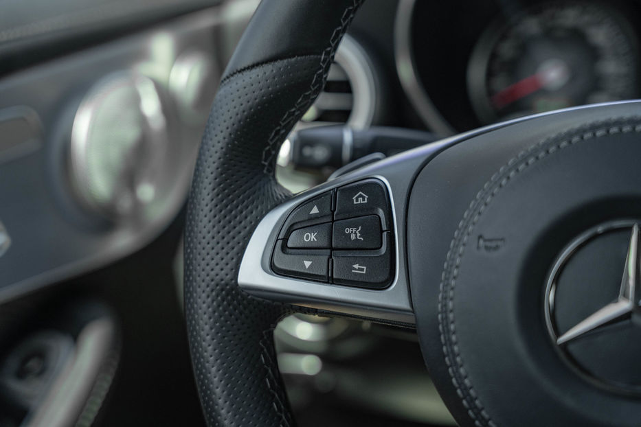 Продам Mercedes-Benz C-Class 300 2016 года в Черновцах