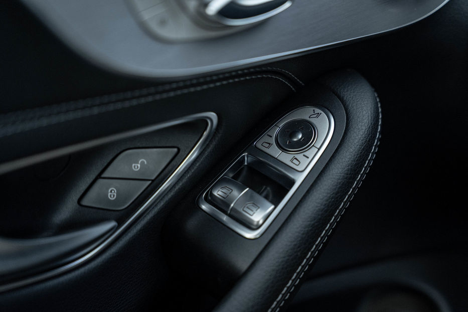 Продам Mercedes-Benz C-Class 300 2016 года в Черновцах