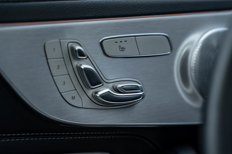 Продам Mercedes-Benz C-Class 300 2016 года в Черновцах