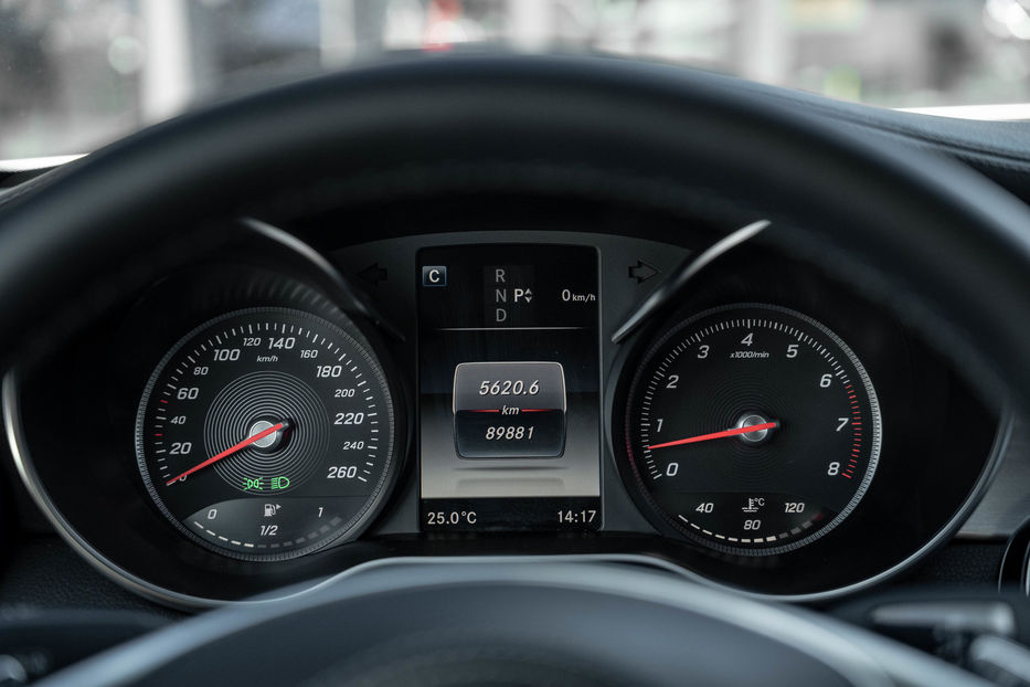 Продам Mercedes-Benz C-Class 300 2016 года в Черновцах