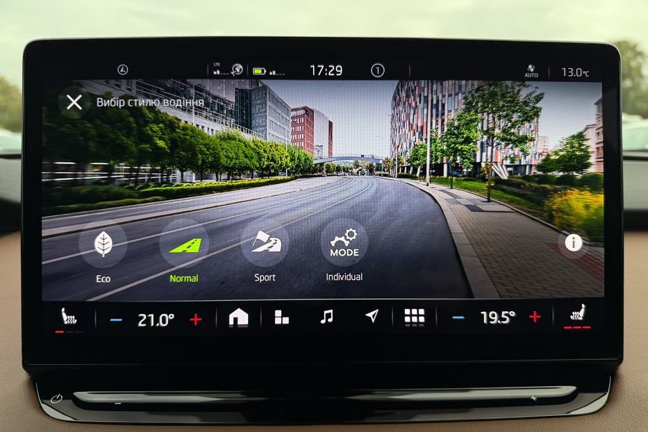 Продам Skoda 100  Enyaq iV 60 62kWh (180 к.с.) 2022 года в Львове