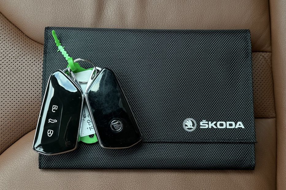 Продам Skoda 100  Enyaq iV 60 62kWh (180 к.с.) 2022 года в Львове